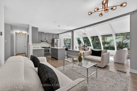 Photo 6 at 61 Lawnwood Court, Mill Pond, Richmond Hill