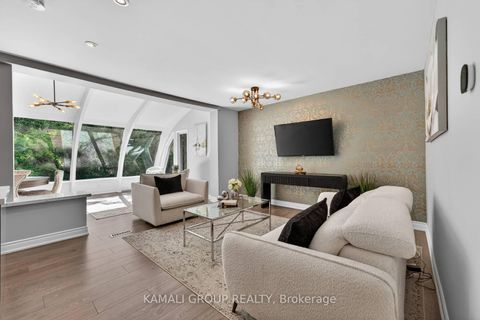 Photo 7 at 61 Lawnwood Court, Mill Pond, Richmond Hill