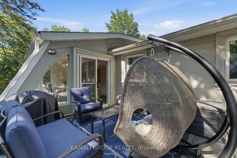 Photo 14 at 61 Lawnwood Court, Mill Pond, Richmond Hill