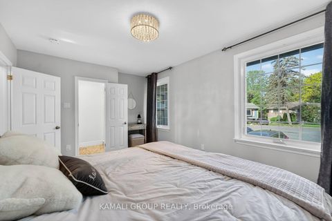 Photo 20 at 61 Lawnwood Court, Mill Pond, Richmond Hill