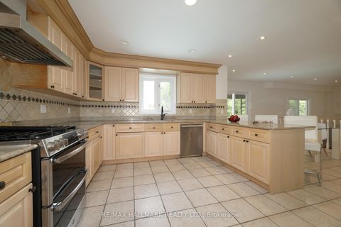 Photo 7 at 58 Pickett Crescent, Westbrook, Richmond Hill