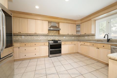 Photo 8 at 58 Pickett Crescent, Westbrook, Richmond Hill