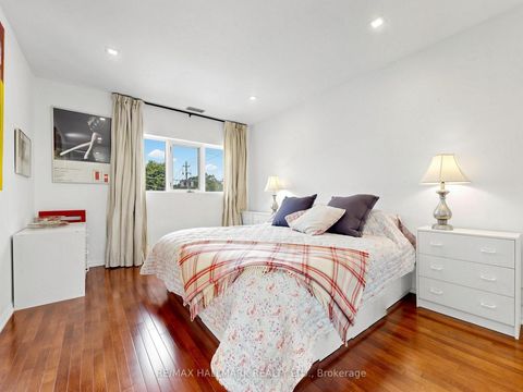 Photo 31 at 63 St Clements Avenue, Eglinton, Toronto