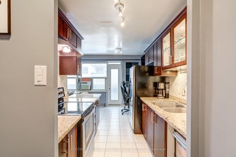 Photo 9 at 208 - 50 Gulliver Road, Amesbury, Toronto