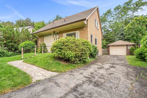 Photo 2 at 34 Addison Crescent, Don Mills, Toronto