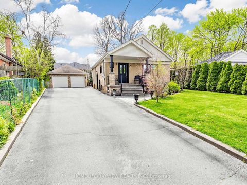 Photo 2 at 10 Woolton Crescent, Amesbury, Toronto