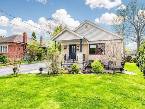 Photo 4 at 10 Woolton Crescent, Amesbury, Toronto