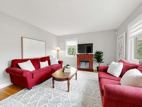 Photo 7 at 10 Woolton Crescent, Amesbury, Toronto