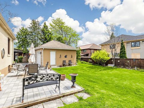 Photo 41 at 10 Woolton Crescent, Amesbury, Toronto