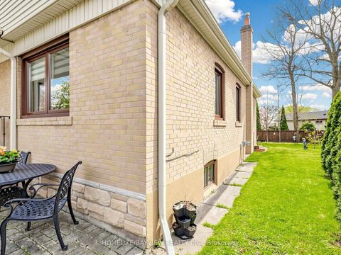 Photo 42 at 10 Woolton Crescent, Amesbury, Toronto