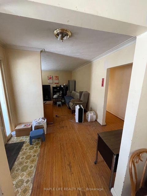 Photo 2 at 147 Earlton Road, Sullivan, Toronto
