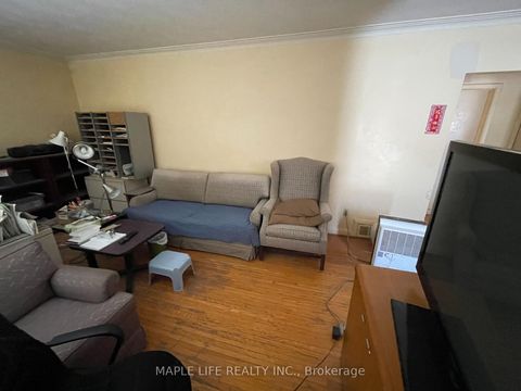 Photo 3 at 147 Earlton Road, Sullivan, Toronto