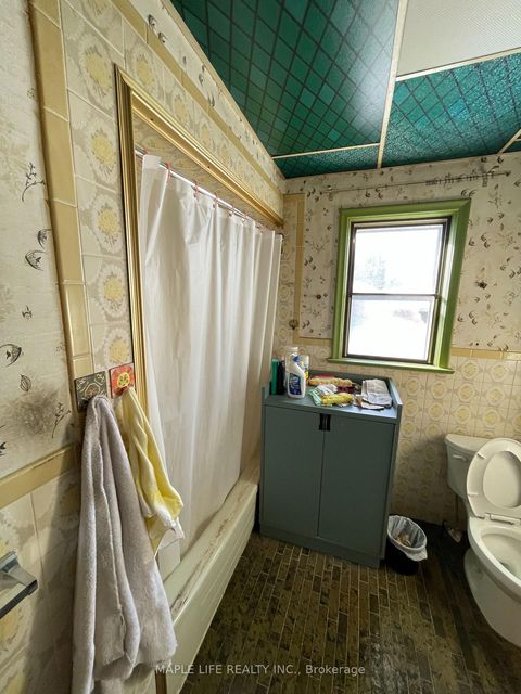 Photo 5 at 147 Earlton Road, Sullivan, Toronto
