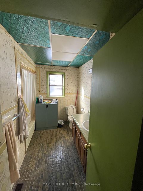 Photo 7 at 147 Earlton Road, Sullivan, Toronto