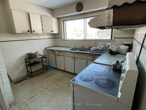 Photo 10 at 147 Earlton Road, Sullivan, Toronto