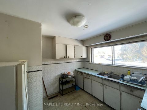 Photo 11 at 147 Earlton Road, Sullivan, Toronto