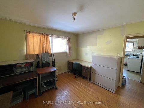 Photo 15 at 147 Earlton Road, Sullivan, Toronto