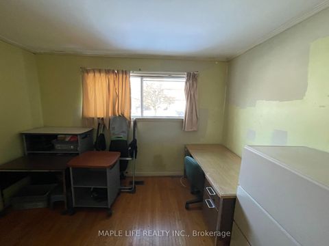 Photo 16 at 147 Earlton Road, Sullivan, Toronto