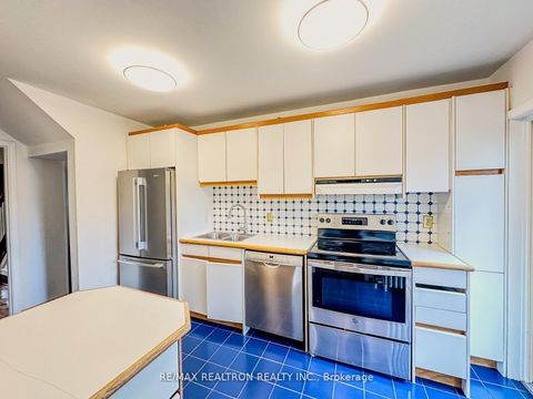 Photo 11 at 372 St Germain Avenue, Lawrence Park North, Toronto