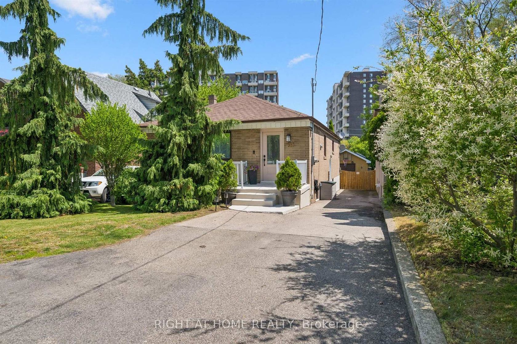 33 South Kingsway, Swansea, Toronto 