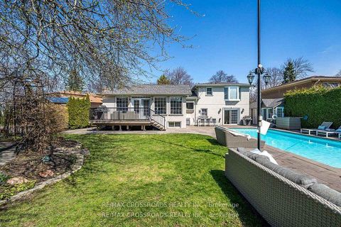 Photo 3 at 3 Wythenshawe Wood, Guildwood, Toronto