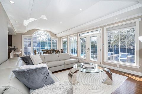 Photo 4 at 3 Wythenshawe Wood, Guildwood, Toronto