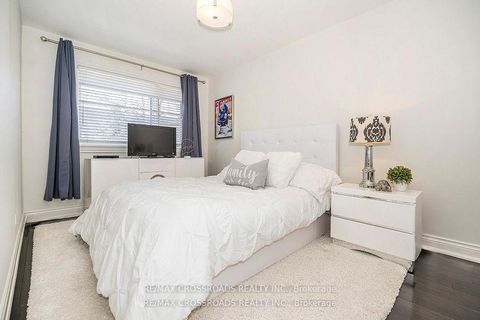 Photo 24 at 3 Wythenshawe Wood, Guildwood, Toronto