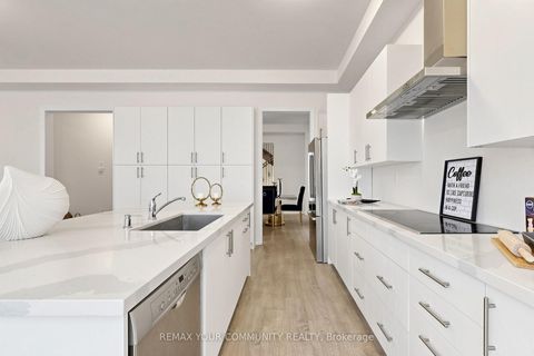 Photo 9 at 105 Halldorson Avenue, Bayview Northeast, Aurora