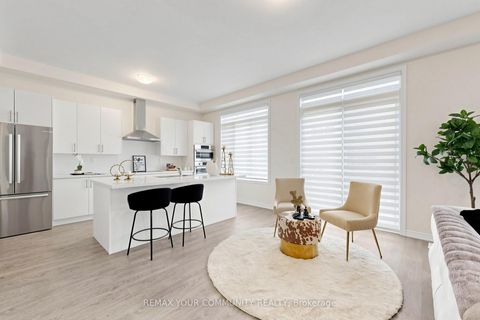 Photo 11 at 105 Halldorson Avenue, Bayview Northeast, Aurora