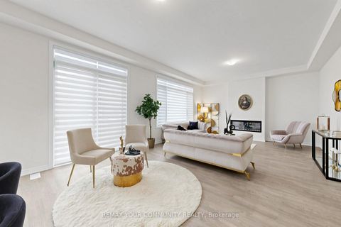 Photo 14 at 105 Halldorson Avenue, Bayview Northeast, Aurora