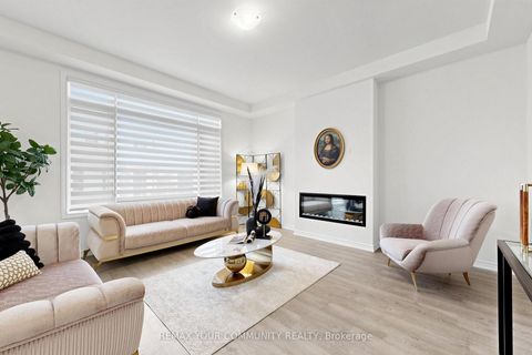 Photo 16 at 105 Halldorson Avenue, Bayview Northeast, Aurora