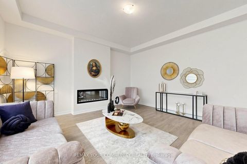 Photo 18 at 105 Halldorson Avenue, Bayview Northeast, Aurora