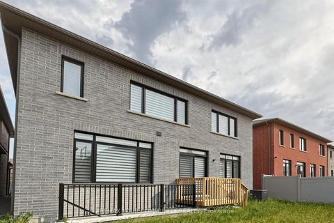 Photo 45 at 105 Halldorson Avenue, Bayview Northeast, Aurora