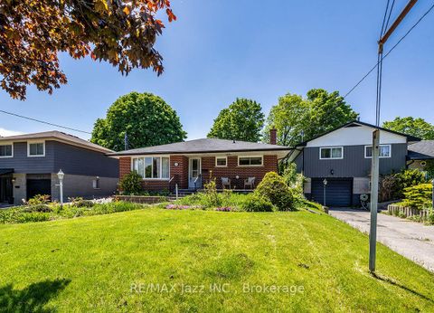 Photo 1 at 950 Mary Street N, Centennial, Oshawa