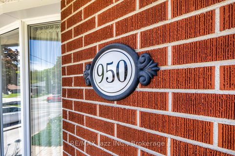 Photo 3 at 950 Mary Street N, Centennial, Oshawa