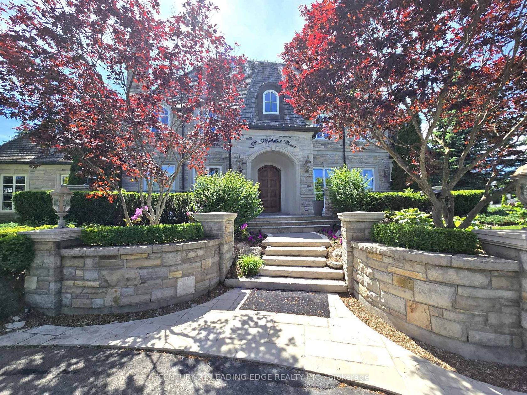 2 Nightfall Court, Kleinburg, Vaughan photo number 2