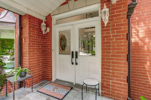 Photo 2 at 98 Woodview Drive, Rougemount, Pickering