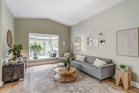 Photo 7 at 98 Woodview Drive, Rougemount, Pickering
