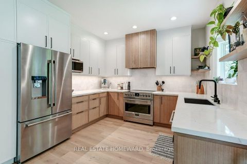 Photo 13 at 98 Woodview Drive, Rougemount, Pickering