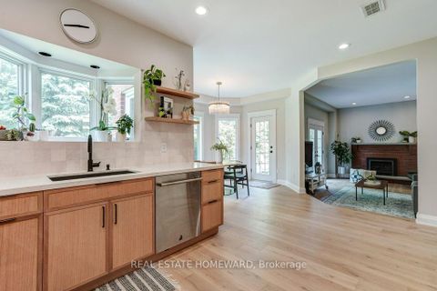 Photo 14 at 98 Woodview Drive, Rougemount, Pickering