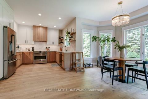 Photo 15 at 98 Woodview Drive, Rougemount, Pickering