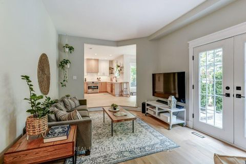 Photo 18 at 98 Woodview Drive, Rougemount, Pickering