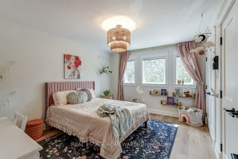 Photo 32 at 98 Woodview Drive, Rougemount, Pickering