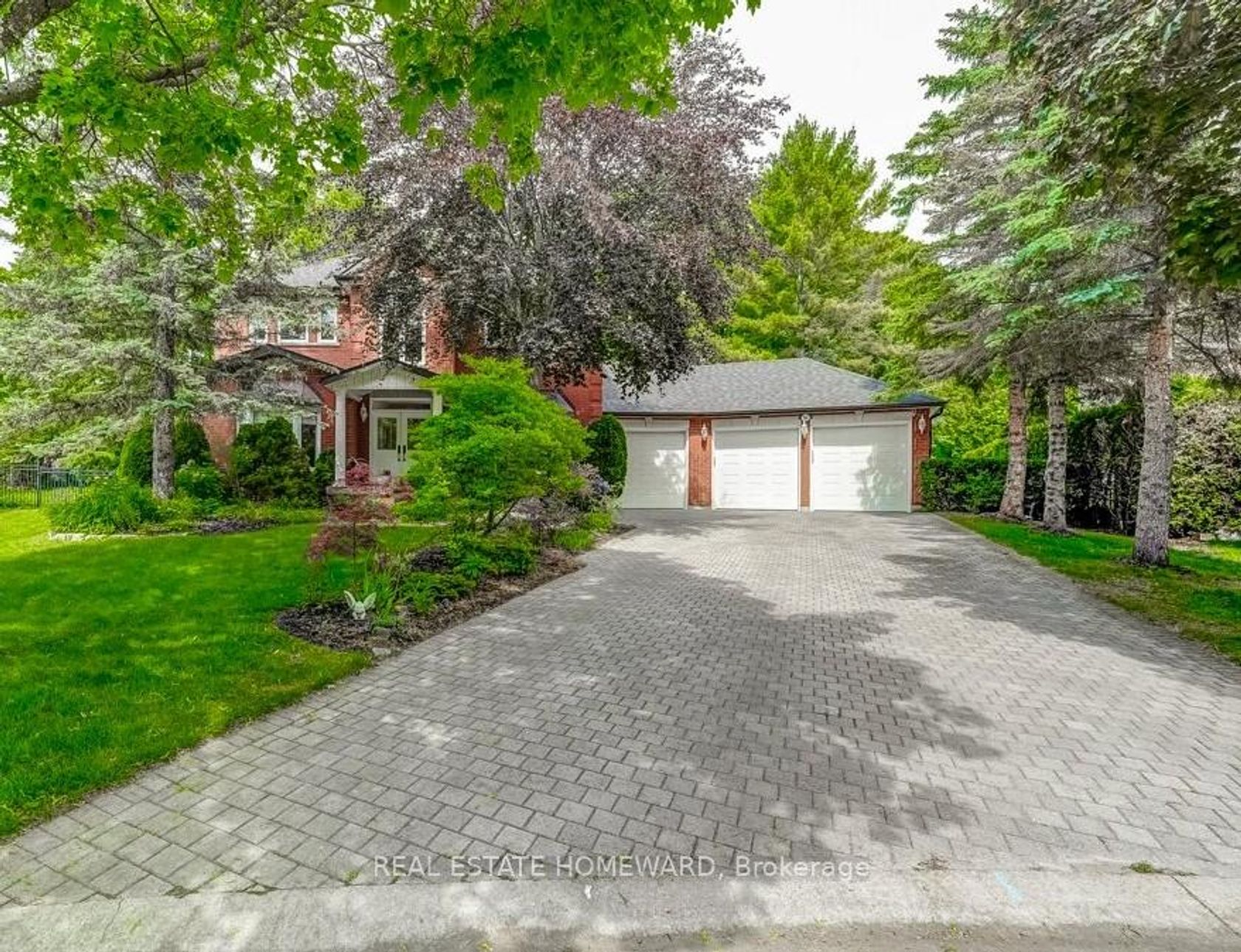 98 Woodview Drive, Rougemount, Pickering 