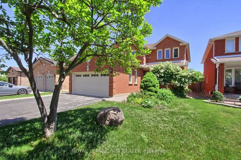 Photo 1 at 11 Zucchet Court, East Woodbridge, Vaughan
