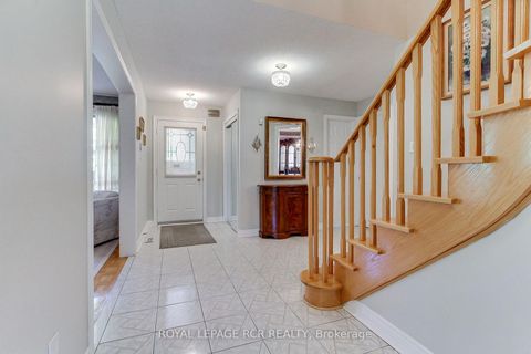 Photo 6 at 11 Zucchet Court, East Woodbridge, Vaughan