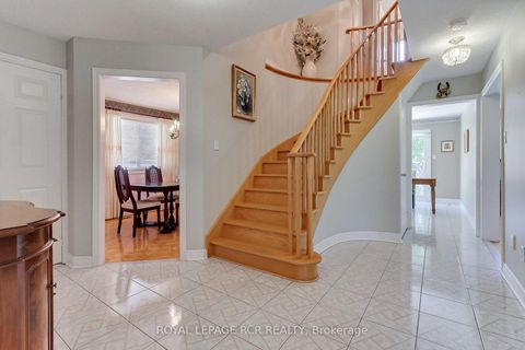 Photo 7 at 11 Zucchet Court, East Woodbridge, Vaughan