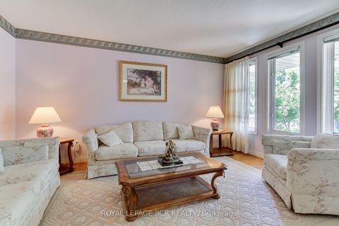 Photo 8 at 11 Zucchet Court, East Woodbridge, Vaughan