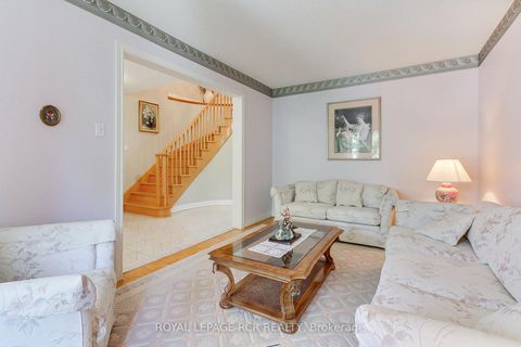 Photo 10 at 11 Zucchet Court, East Woodbridge, Vaughan