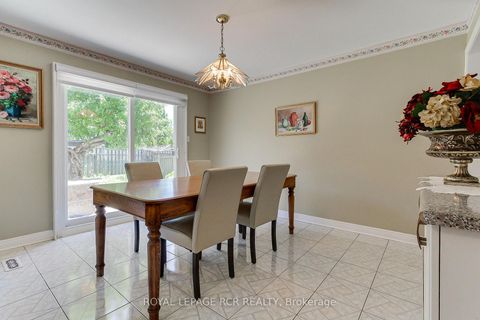 Photo 18 at 11 Zucchet Court, East Woodbridge, Vaughan